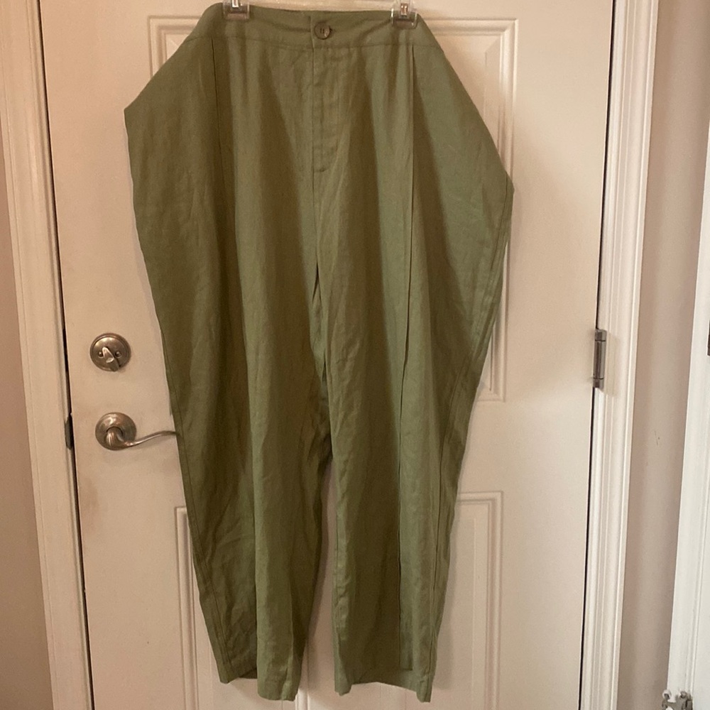 NWT And Now This Women’s Pants, 28W, Straight Leg, No pockets, olive color